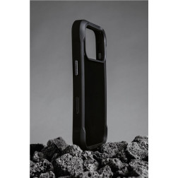 Nomad Rugged Leather Case, black (Horween) - iPhone 17 Pro Max